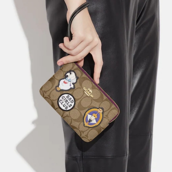 Disney X Coach Corner Zip Wristlet In Signature Canvas With Patches CC47… - Picture 2 of 3